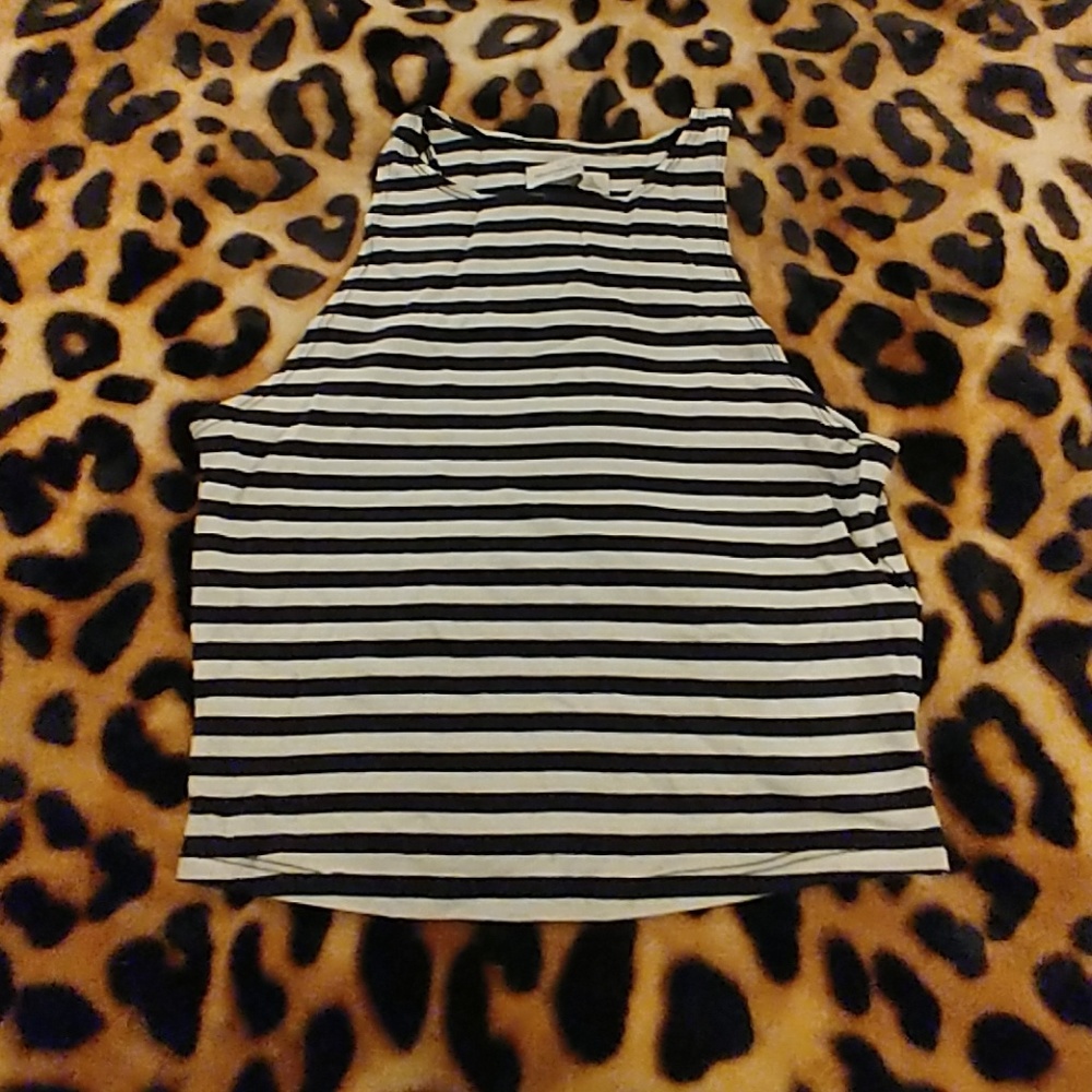 Woman's cropped tank top